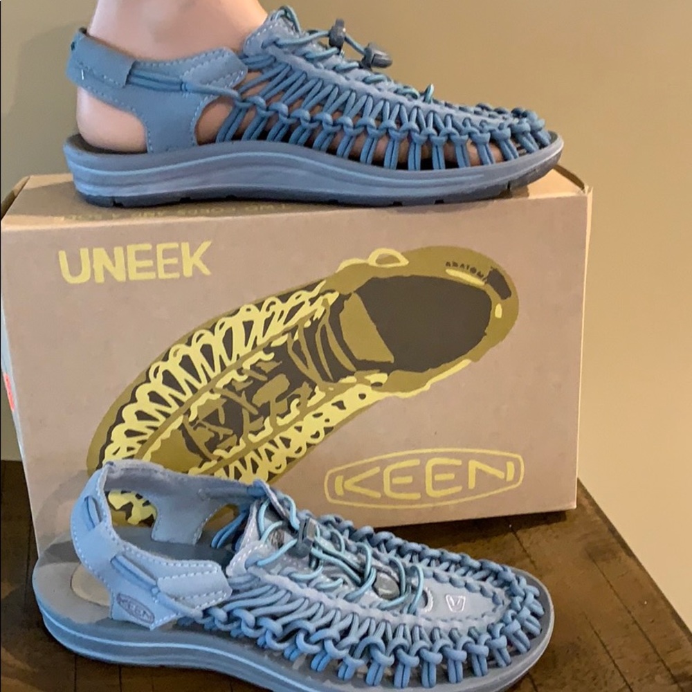 NEW Keen UNEEK Sandals Sz 8.5 great water shoe